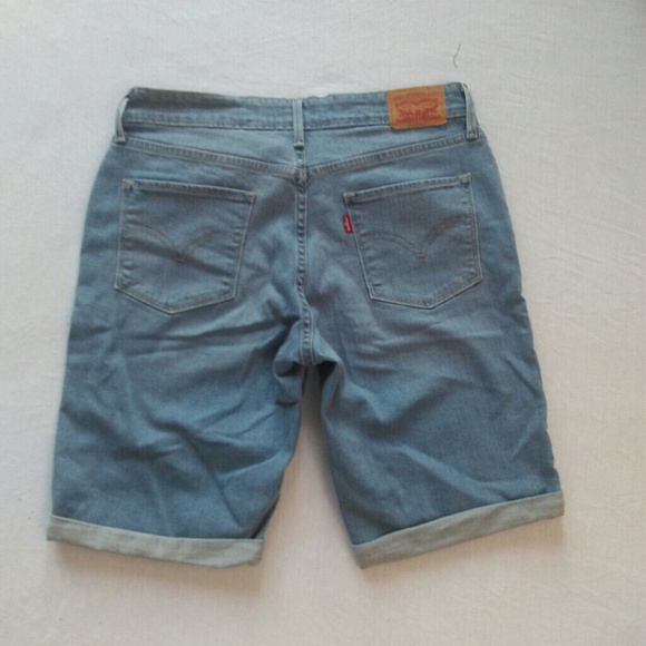 Levis women's short light wash jeans Medium - Picture 2 of 2